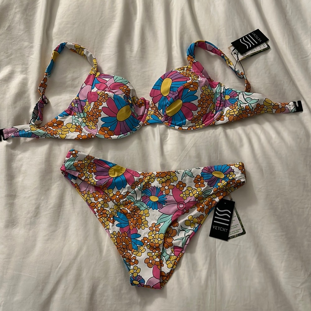 Vetchy Bikini Set (BRAND NEW)